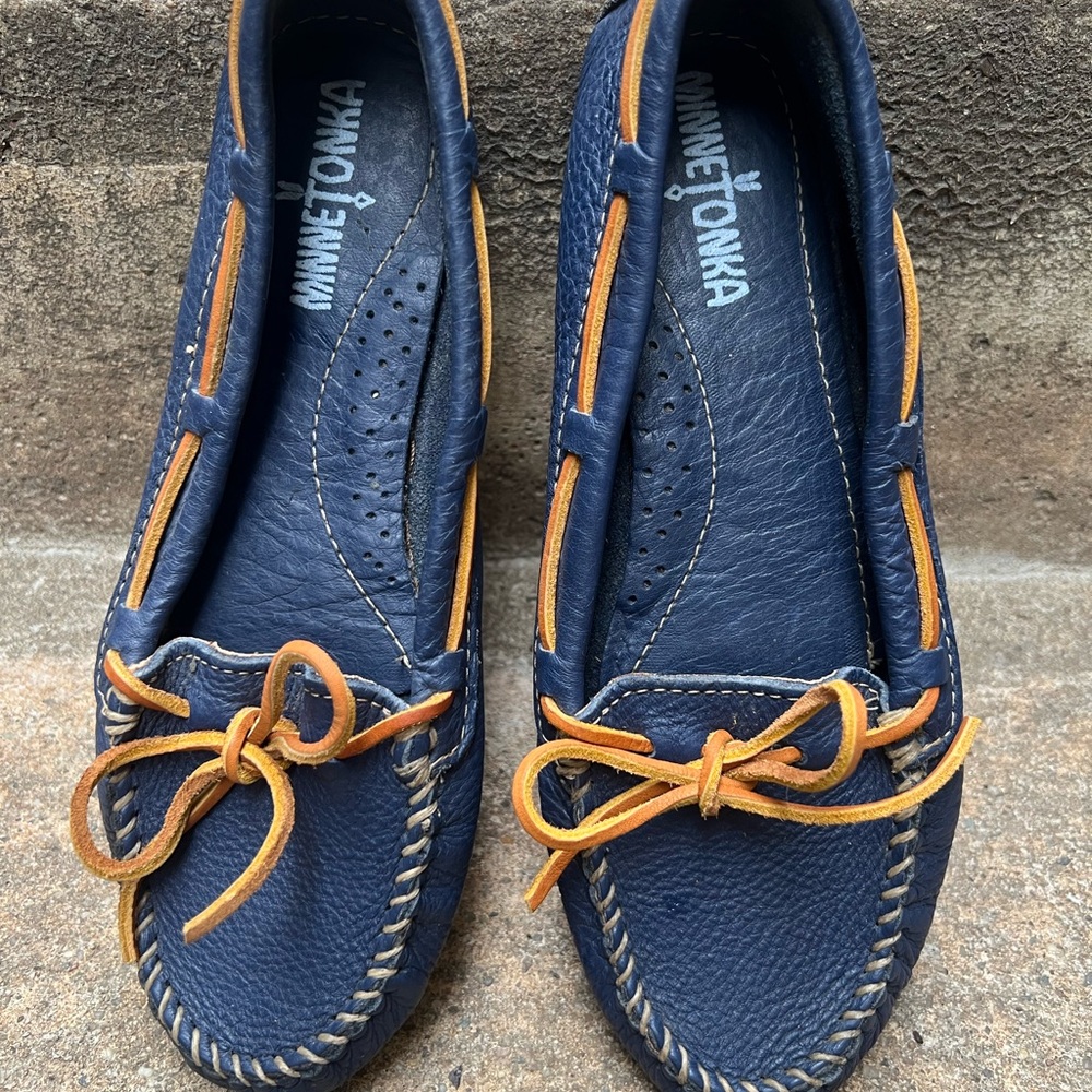 Minnetonka Navy Blue and Tan Leather Moccasin Loafers